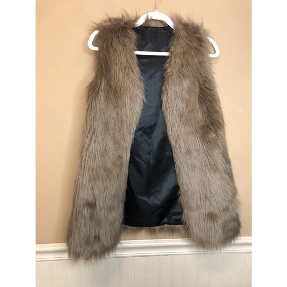 Chic Wish Fuzzy Faux Fur Brown Vest Size S NWT - Picture 1 of 6